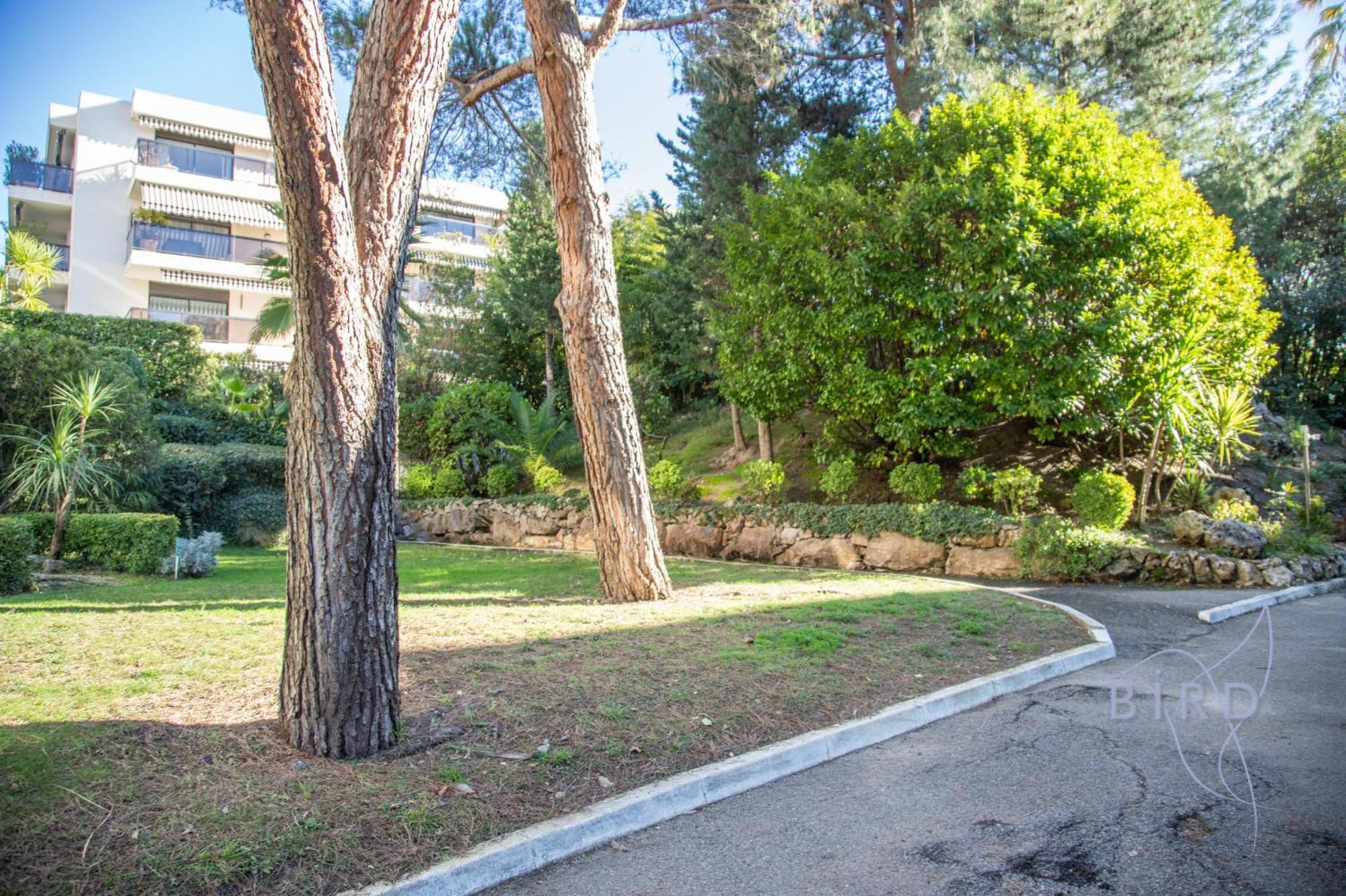 Superb With Pool Tennis & Parking Cannes