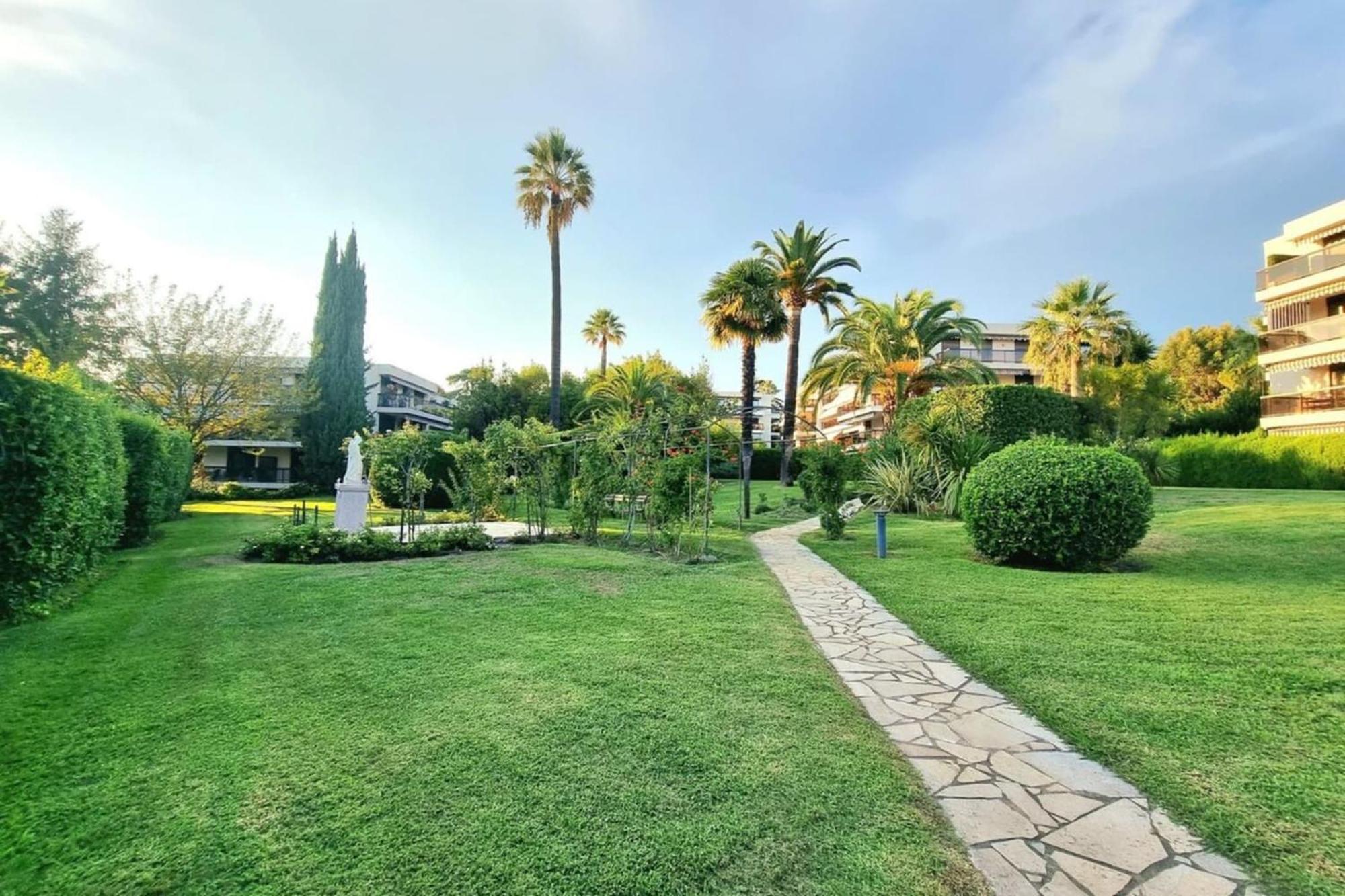 Superb With Pool Tennis & Parking Appartement Cannes